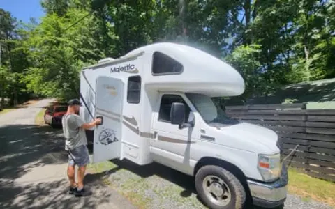 VanGo!   2012 Thor 19G Majestic