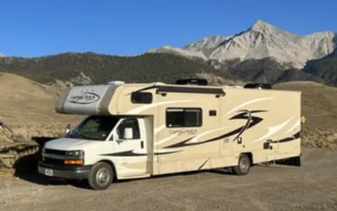 Sleeps 10! 2 AC Units & Dual Battery.