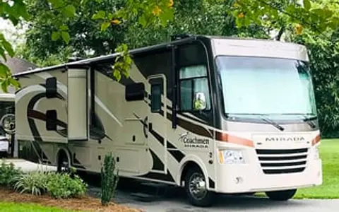 Glory Bound Adventure Coach *2 BATHROOMS*