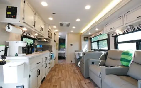 2021 Coach Odyssey - FULLY-stocked - Ride in a homy way