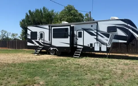 2021 Dutchmen Voltage Luxury Toy Hauler/Fifth Wheel