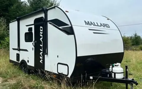 Cozy 20ft Sunny California Travel Trailer