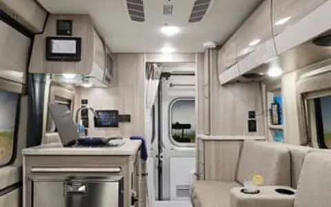 Amazing Compact 18’ RV (Full Bath & Kitchen)