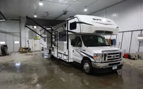 Forest River Sunseeker 3250SLE 32'