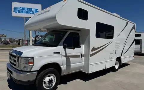 Prenston's Winnebago 24' Mini Winnie Class C
