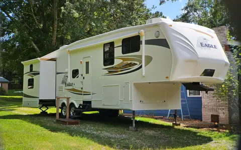 -Solacium- comfy bunkhouse camper