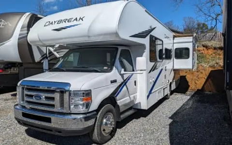 Thor Daybreak | Comfy and Well-Built Class C RV
