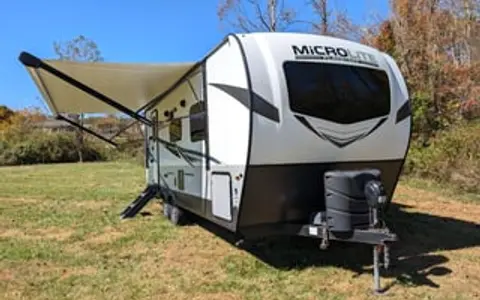 Flagstaff Micro Lite | Modern and cozy w/ 2 slides