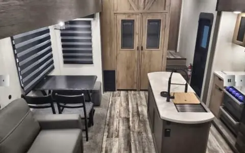Cherokee Arctic Wolf | Ultimate Luxury w/ 2 Suites