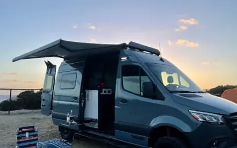 Limitless- 2022 winnebago revel44 - 4x4 diesel