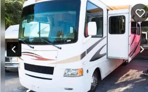 Beautiful 2011 Thor Four Winds Hurricane 32A