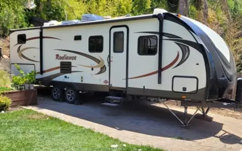 Family-Friendly Camping Trailer – Sleeps 8–10. Delivery available!