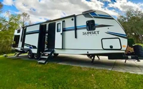 R3NTY RV