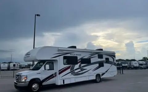 Family & Pet friendly RV Rental Sleeps 8+