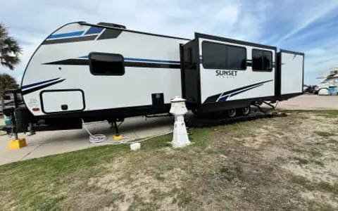 Eleanor | Fully stocked and super roomy XXL camper