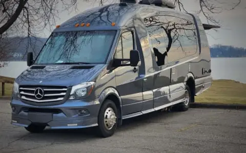 WOW! Shrimpy the jaw-dropping van. --Milwaukee-