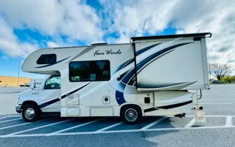 Thor Motor Coach Four Winds, "Let's Go!"
