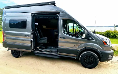 4x4 Moxie Adventure Van, Off-Grid Electric, Heat & AC, Get Outdoors!
