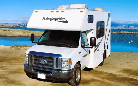 Meet “Wander” – Easy, Clean, Renovated 19' RV for New Travelers
