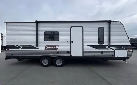 jakwan's Coleman Lantern Travel Trailer