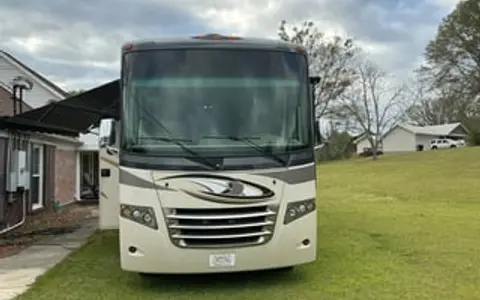 2014 Thor Motor Coach Miramar 34 1