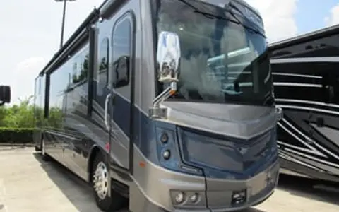 Experience Ultimate Luxury 2025 Discovery LXE!