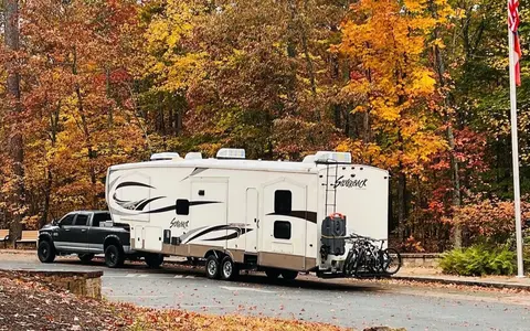 Daniel's Forest River CEDAR CREEK SILVERBACK 37BH - FIFTH WHEEL