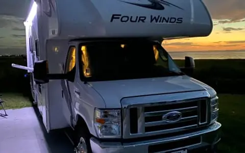 2021 Thor Four Winds 22E. Beach and Bay Getaway! Easy to drive RV.
