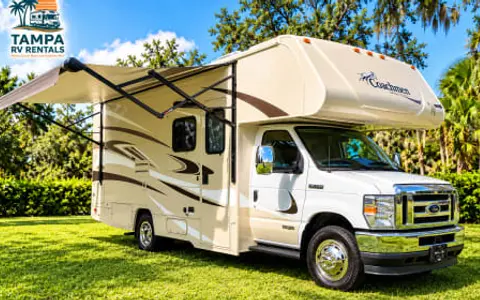 The Suncoast Cruiser • Sleeps 6 Class C • WinnebagoMinnieWinnie CC-2G