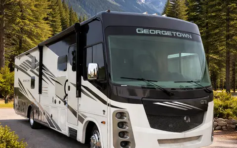 Class A Georgetown Bunkhouse with Two FULL Bath and King bed