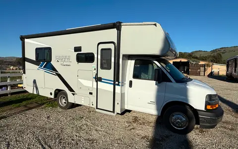 Sleep 6 - Family Fun RV Coachmen Cross Trail Class C