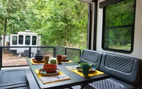 Generator / Sleeps 6  Plus / Deck (GWTX 1640)