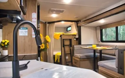 Sleeps Up to 10! Like New Inside & Out! (GWTX1816)