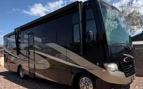 MGO rental Newmar Bay Star Class A