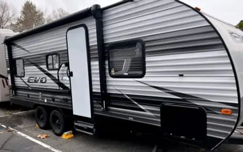 EVO 208RD - Couples Coach!
