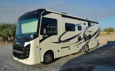 EASY TO DRIVE!!!! 2021 Entegra Vision 29S