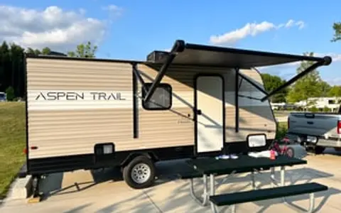 Clean Camper, pet friendly and delivery available!
