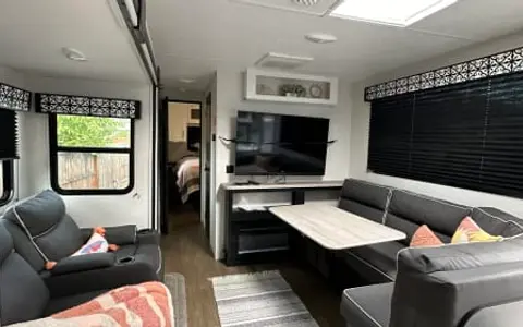 2022 Wildcat 247RKX Luxury Rear Kitchen – Theater Seats + Fireplace