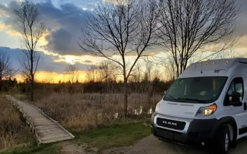 Winnebago with 2 queen beds!