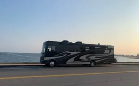 DELIVERY: 2019 Bounder - 2FB - 3 Bunks - Washer