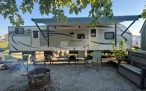 Travel Trailer w/ Outdoor Kitchen & 2 Slideouts