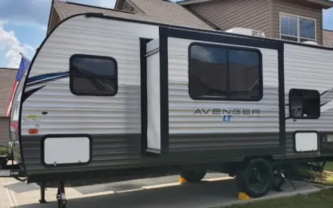 2021 Avenger LT 22 ft super clean