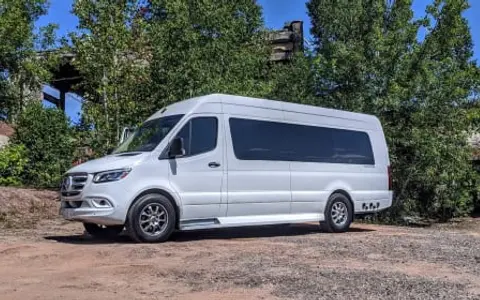 HALK - 2022 LUXURY 10 PASSENGERS Van with 2 TVs, Kitchenette and Toilet
