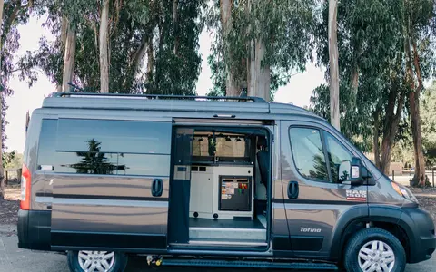 EASY TO USE Pleasure-Way Tofino Campervan