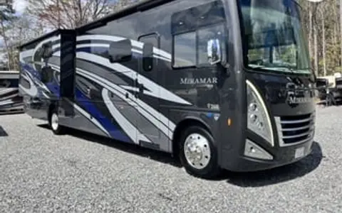 Luxury 2023 Thor Sleeps 8+