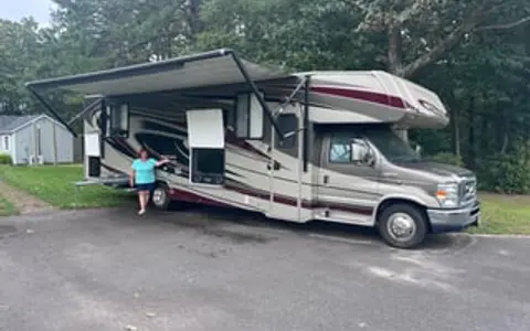 Fini’s Cozy Camper Rental
