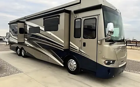 WiFi - Ultra Luxurious - Diesel - King Bed - Air Ride