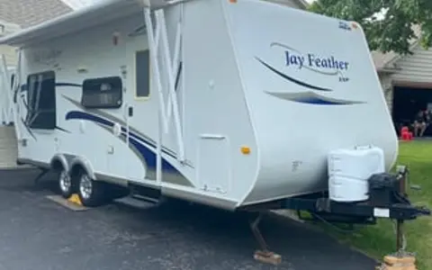 2010 Jayco Jay Feather EXP 213 (Very clean camper)