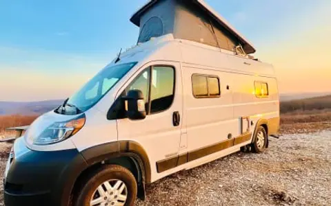 2023 Winnebago Solis 59px