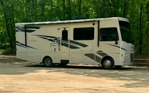 Winnebago-Superior Ride-Deluxe Living-Family Fun